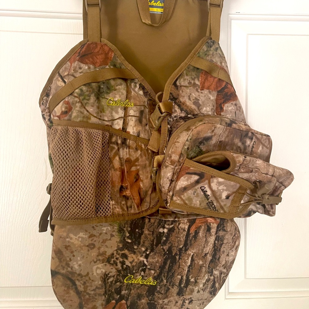 Cabela’s XL Turkey hunting vest with seat